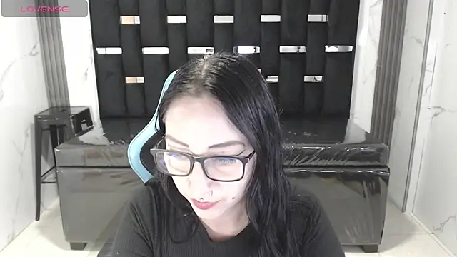 Snapshot of valeria_a1 chatting on 12-22-25, 02:19 valeria a1 online show from 12-22-25, 02:19