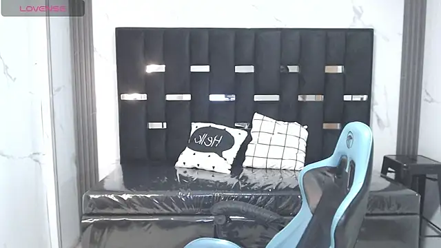 Snapshot of valeria_a1 chatting on 02-06-26, 03:00 valeria a1 online show from 02-06-26, 03:00