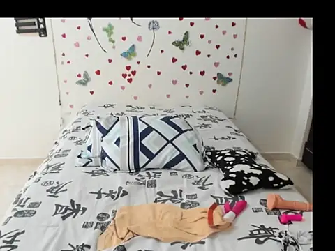 Snapshot of Olgahunder chatting on 03-16-25, 05:07 Olgahunder online show from 03-16-25, 05:07