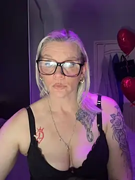 Curvy-Cleo online show from 02-15-26, 09:44