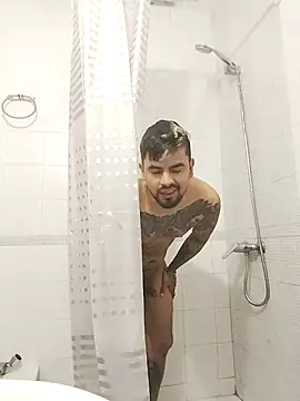 Snapshot of crazyweelove chatting on 03-18-25, 10:25 crazyweelove online show from 03-18-25, 10:25