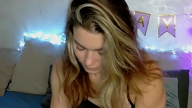 Snapshot of SweetDarling7 chatting on 12-14-25, 10:36 SweetDarling7 online show from 12-14-25, 10:36