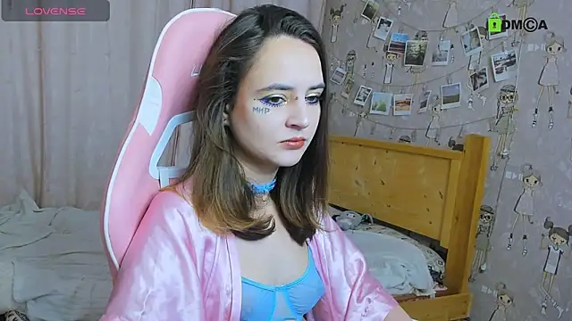 Snapshot of Elaine_Hard chatting on 11-18-25, 07:18 Elaine Hard online show from 11-18-25, 07:18