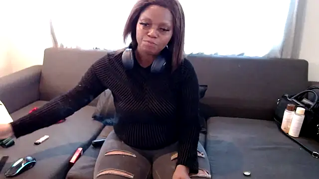 Snapshot of LustyDeziree1 chatting on 10-13-25, 12:05 LustyDeziree1 online show from 10-13-25, 12:05