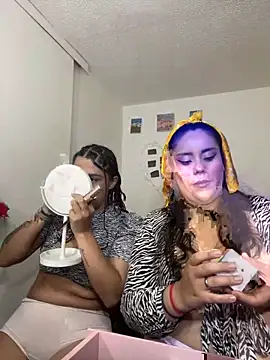 Snapshot of nicky_andcamil chatting on 12-02-25, 09:32 nicky andcamil online show from 12-02-25, 09:32