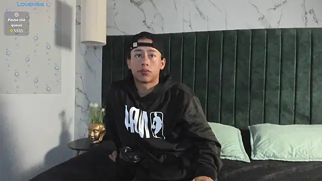 Snapshot of labrinthteasing chatting on 02-01-26, 01:31 labrinthteasing online show from 02-01-26, 01:31