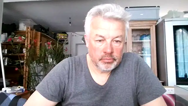 Snapshot of Berg_Boy chatting on 03-12-25, 12:04 Berg Boy online show from 03-12-25, 12:04