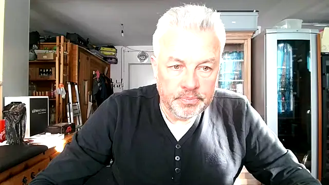Snapshot of Berg_Boy chatting on 03-20-25, 03:25 Berg Boy online show from 03-20-25, 03:25