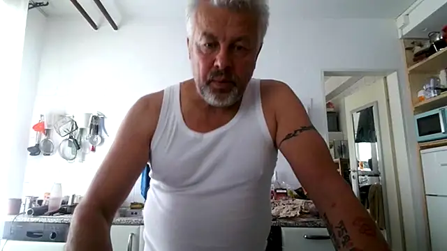 Snapshot of Berg_Boy chatting on 09-09-25, 10:26 Berg Boy online show from 09-09-25, 10:26