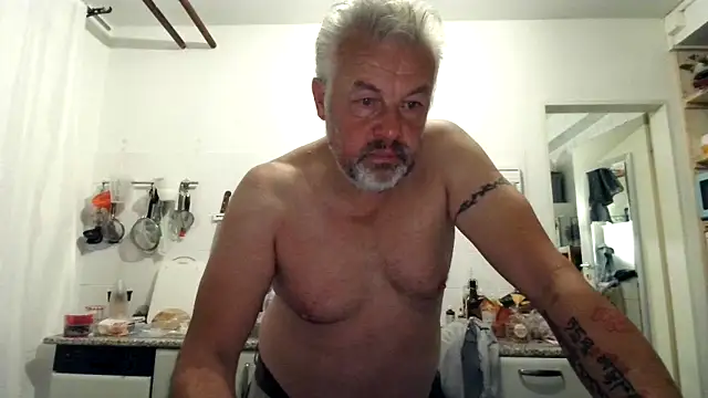 Snapshot of Berg_Boy chatting on 09-16-25, 03:51 Berg Boy online show from 09-16-25, 03:51