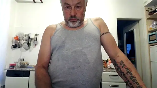 Snapshot of Berg_Boy chatting on 09-16-25, 05:25 Berg Boy online show from 09-16-25, 05:25