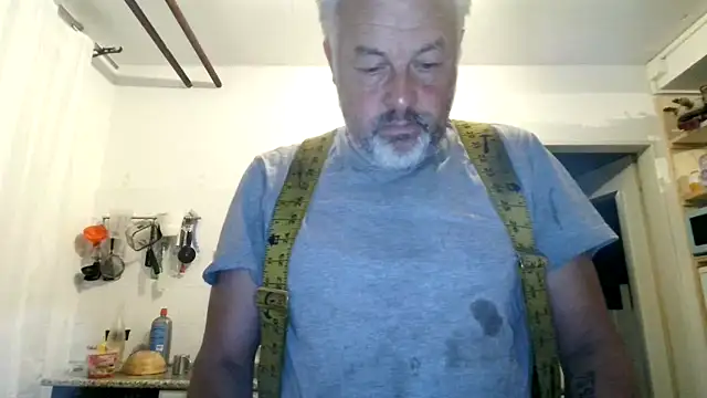 Snapshot of Berg_Boy chatting on 09-23-25, 04:04 Berg Boy online show from 09-23-25, 04:04