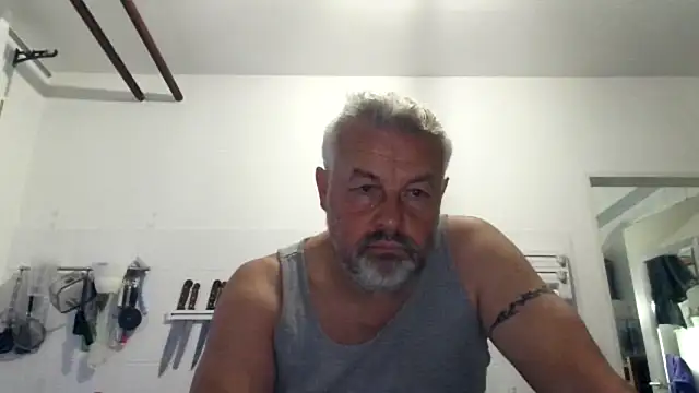 Snapshot of Berg_Boy chatting on 09-26-25, 05:11 Berg Boy online show from 09-26-25, 05:11