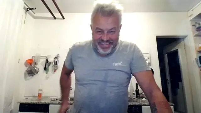 Snapshot of Berg_Boy chatting on 09-27-25, 10:26 Berg Boy online show from 09-27-25, 10:26