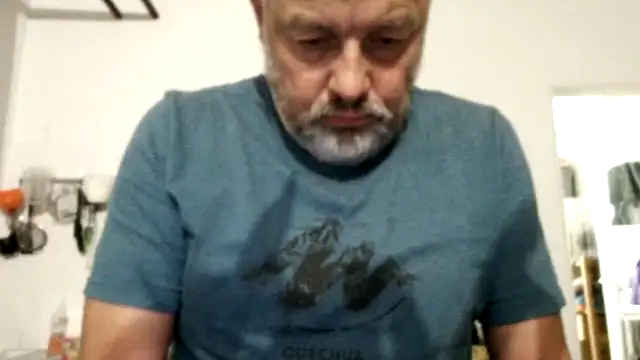 Snapshot of Berg_Boy chatting on 09-30-25, 08:47 Berg Boy online show from 09-30-25, 08:47