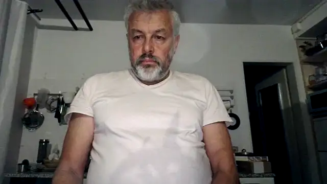 Snapshot of Berg_Boy chatting on 10-18-25, 11:38 Berg Boy online show from 10-18-25, 11:38