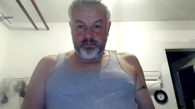 Snapshot of Berg_Boy chatting on 10-22-25, 04:24 Berg Boy online show from 10-22-25, 04:24