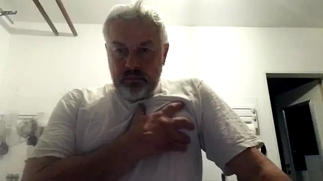 Snapshot of Berg_Boy chatting on 10-22-25, 10:42 Berg Boy online show from 10-22-25, 10:42