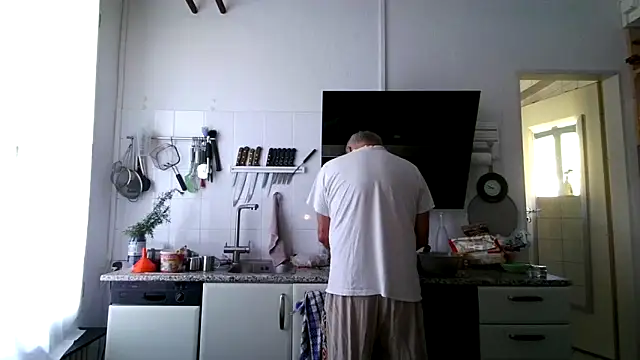 Berg Boy online show from 04-25-26, 06:49