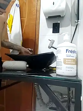 Snapshot of craxybaby chatting on 11-17-25, 02:45 craxybaby online show from 11-17-25, 02:45