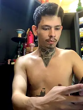 Snapshot of craxybaby chatting on 11-27-25, 02:08 craxybaby online show from 11-27-25, 02:08