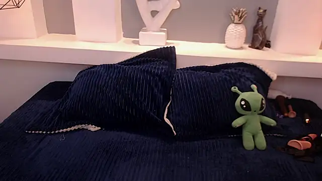 milu w4llace online show from 11-26-25, 12:11