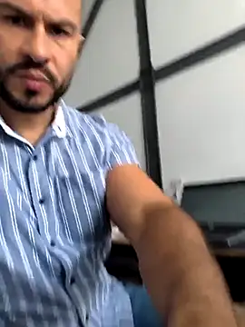 Snapshot of sexylandcool chatting on 03-12-25, 09:03 sexylandcool online show from 03-12-25, 09:03