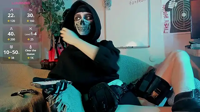 Snapshot of cos_operator chatting on 10-23-25, 05:12 cos operator online show from 10-23-25, 05:12