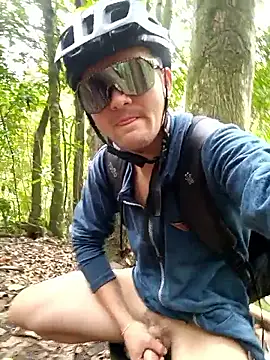 Snapshot of JuanMaty chatting on 11-24-25, 05:01 JuanMaty online show from 11-24-25, 05:01