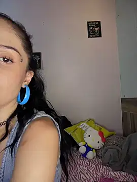 Snapshot of LoganPeny chatting on 06-03-26, 04:26 LoganPeny online show from 06-03-26, 04:26