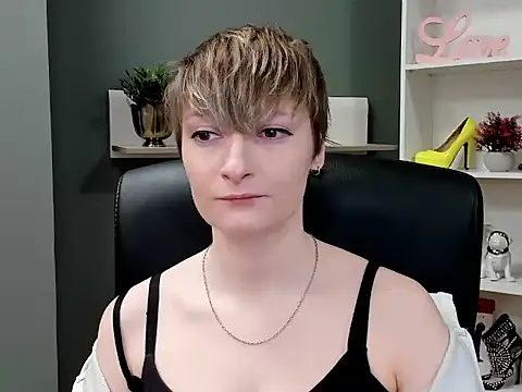 hottieBlair online show from 10-22-25, 06:13