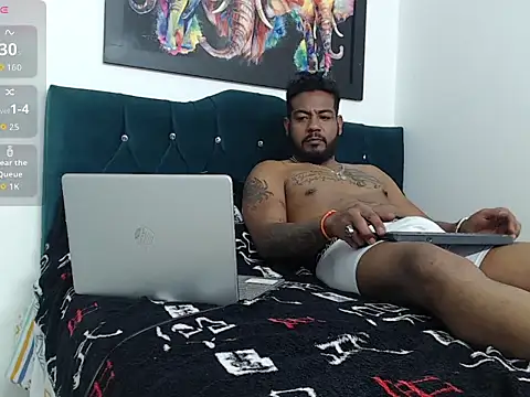 Snapshot of BladeFoxxx1 chatting on 09-10-25, 04:56 BladeFoxxx1 online show from 09-10-25, 04:56