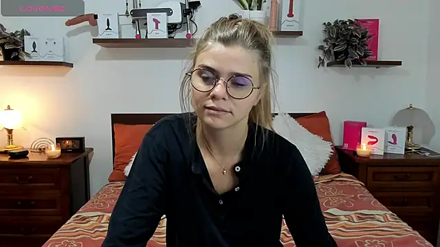 Snapshot of HaleyReedme chatting on 10-06-25, 07:17 HaleyReedme online show from 10-06-25, 07:17