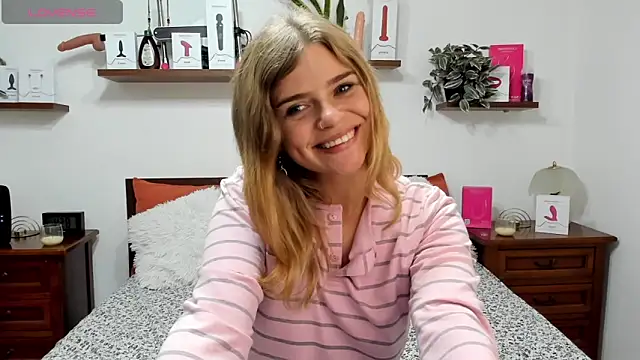 Snapshot of HaleyReedme chatting on 10-20-25, 06:58 HaleyReedme online show from 10-20-25, 06:58