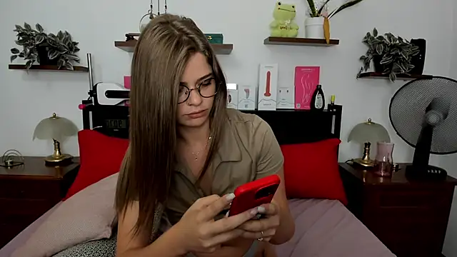 Snapshot of HaleyReedme chatting on 07-17-26, 07:15 HaleyReedme online show from 07-17-26, 07:15