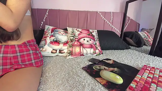 Snapshot of kitty-kryss chatting on 12-18-25, 03:18 kitty-kryss online show from 12-18-25, 03:18