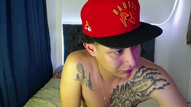 Snapshot of Stone_grey1_ chatting on 10-23-25, 05:51 Stone grey1 online show from 10-23-25, 05:51