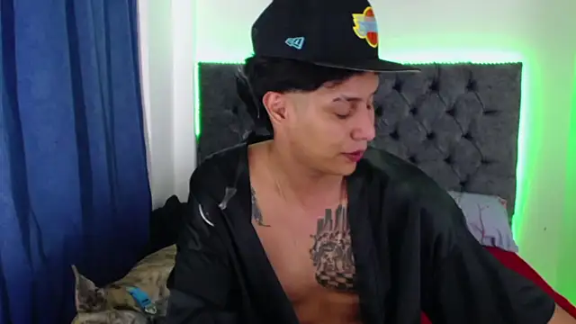 Snapshot of Stone_grey1_ chatting on 10-24-25, 03:03 Stone grey1 online show from 10-24-25, 03:03