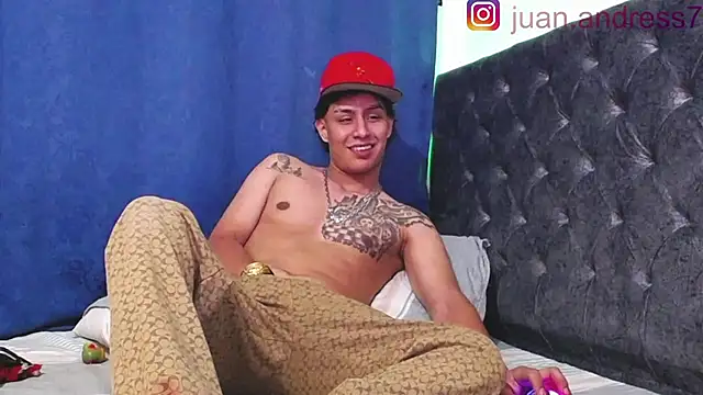 Snapshot of Stone_grey1_ chatting on 02-20-26, 06:37 Stone grey1 online show from 02-20-26, 06:37