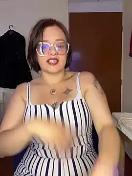 Snapshot of Mistress_Niky_ chatting on 05-10-26, 05:51 Mistress Niky online show from 05-10-26, 05:51
