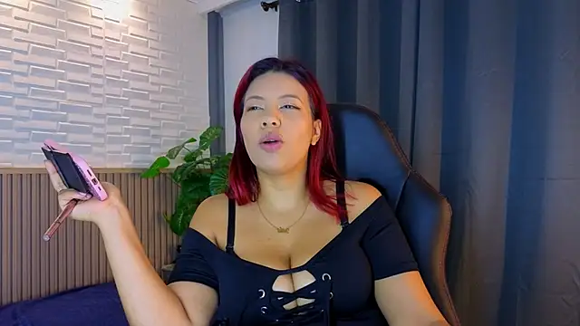 Snapshot of TiffanyWalk chatting on 09-18-25, 11:23 TiffanyWalk online show from 09-18-25, 11:23