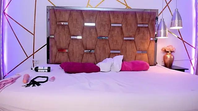 AndrewPeach  online show from 03-19-25, 04:47