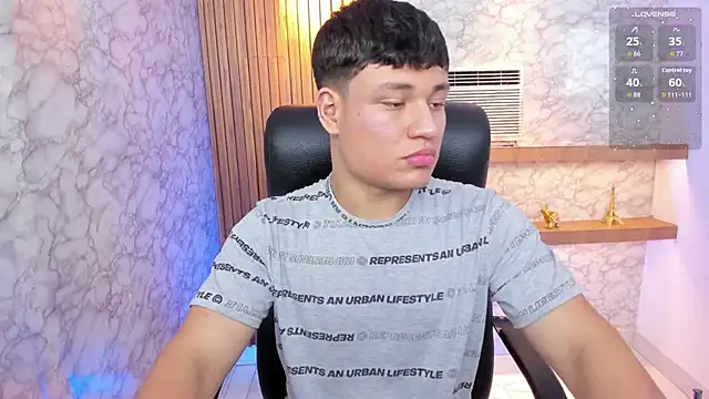 AndrewPeach  online show from 09-08-25, 07:57