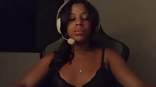 Snapshot of cammydebora chatting on 10-08-25, 12:08 cammydebora online show from 10-08-25, 12:08