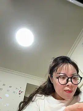 Snapshot of aa520uv chatting on 05-09-26, 04:50 aa520uv online show from 05-09-26, 04:50