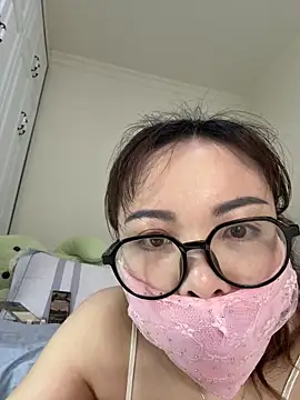 Snapshot of aa520uv chatting on 05-22-26, 03:57 aa520uv online show from 05-22-26, 03:57