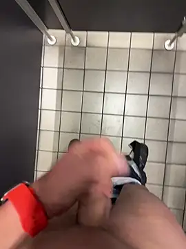 Snapshot of wassermann8484 chatting on 10-15-25, 01:39 wassermann8484 online show from 10-15-25, 01:39