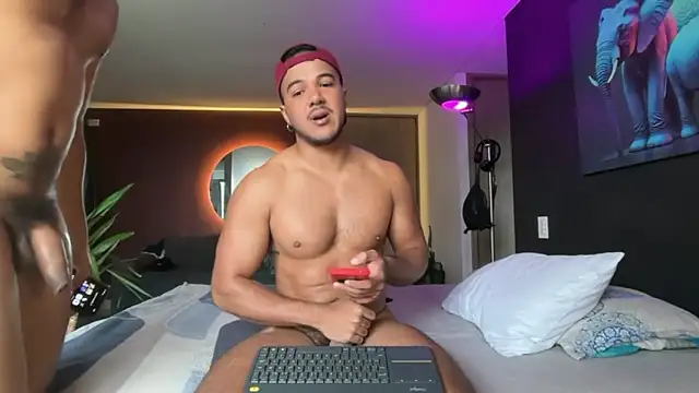 Snapshot of highlatin_guysoficial chatting on 05-29-26, 11:41 highlatin guysoficial online show from 05-29-26, 11:41