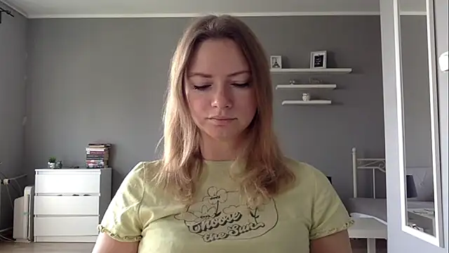 Snapshot of MillieShow chatting on 09-10-25, 01:55 MillieShow online show from 09-10-25, 01:55