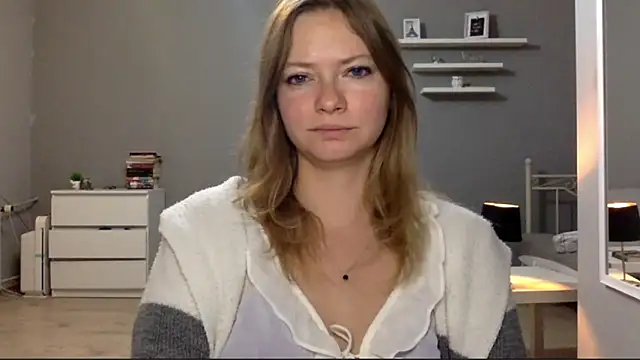 Snapshot of MillieShow chatting on 09-11-25, 08:42 MillieShow online show from 09-11-25, 08:42